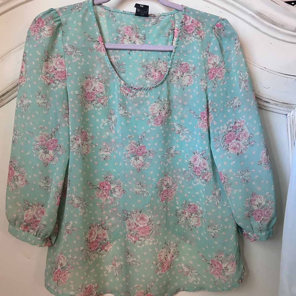 Women’s Flowy Green Floral Blouse - M